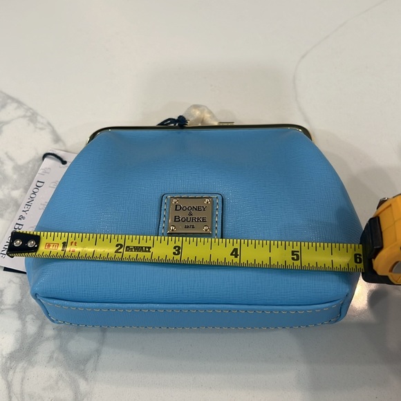 ๐Cute. Dooney & Bourke Kisslock coin purse - Picture 9 of 14